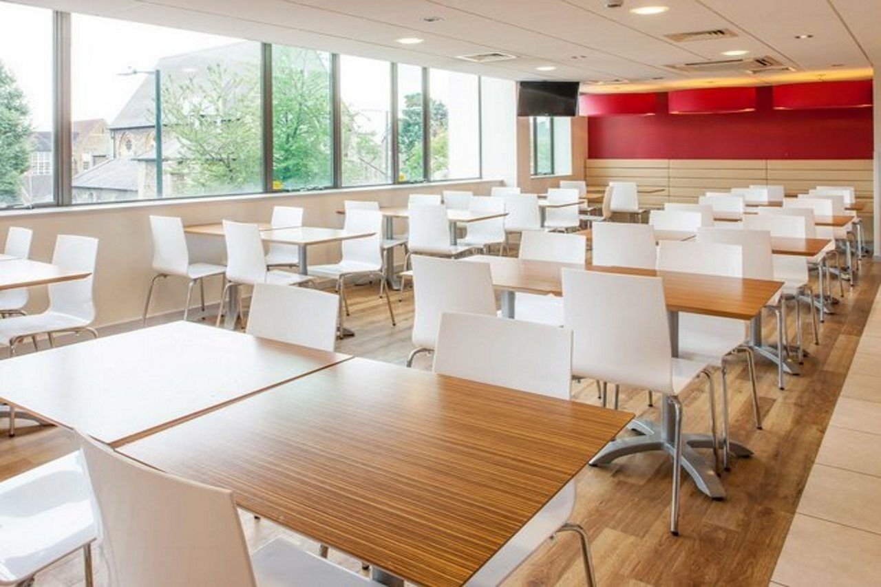 Travelodge London Teddington Kültér fotó